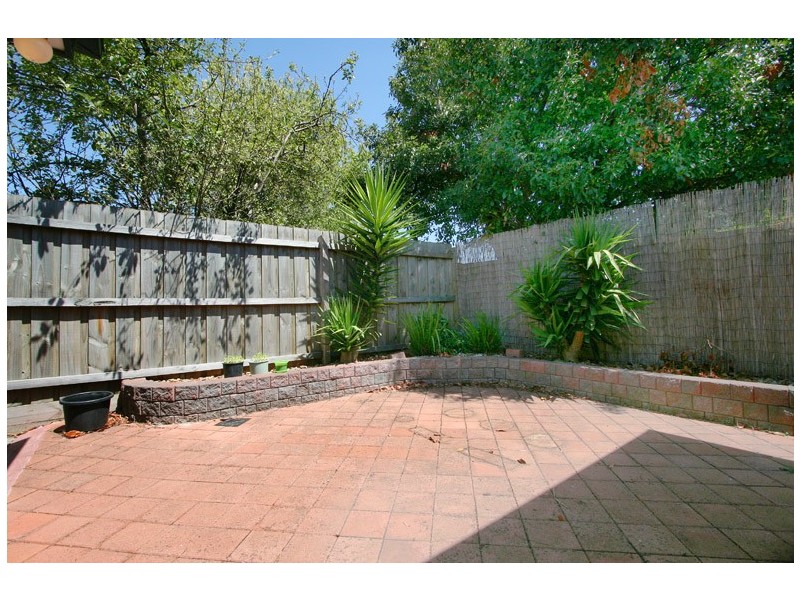 2/8 Oakwood Avenue, Dandenong North VIC 3175