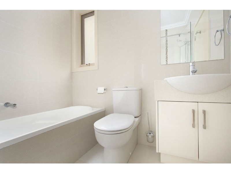 3/2 Hamilton Crescent, Doncaster East VIC 3109