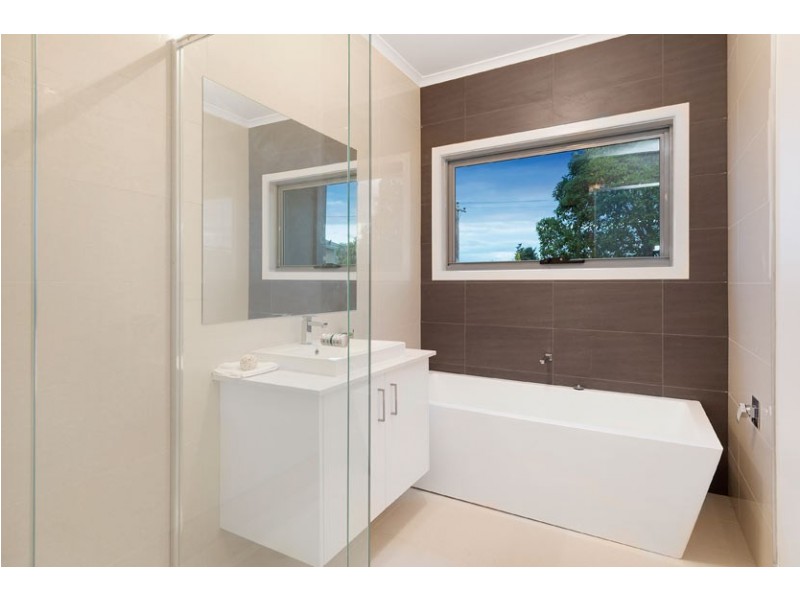 16 Bareena Grove, Doncaster East VIC 3109