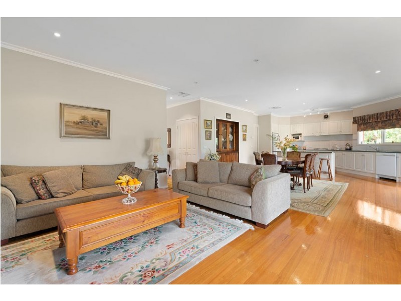 4A Thea Grove, Doncaster East VIC 3109