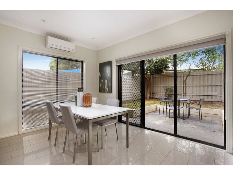 2/24 Mountfield Road, Mitcham VIC 3132