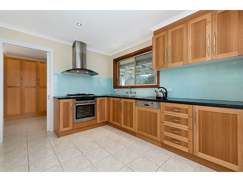 8 Ellen Road, Mooroolbark VIC 3138