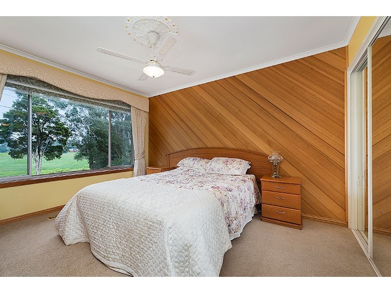 8 Ellen Road, Mooroolbark VIC 3138