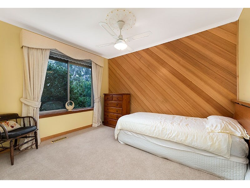 8 Ellen Road, Mooroolbark VIC 3138