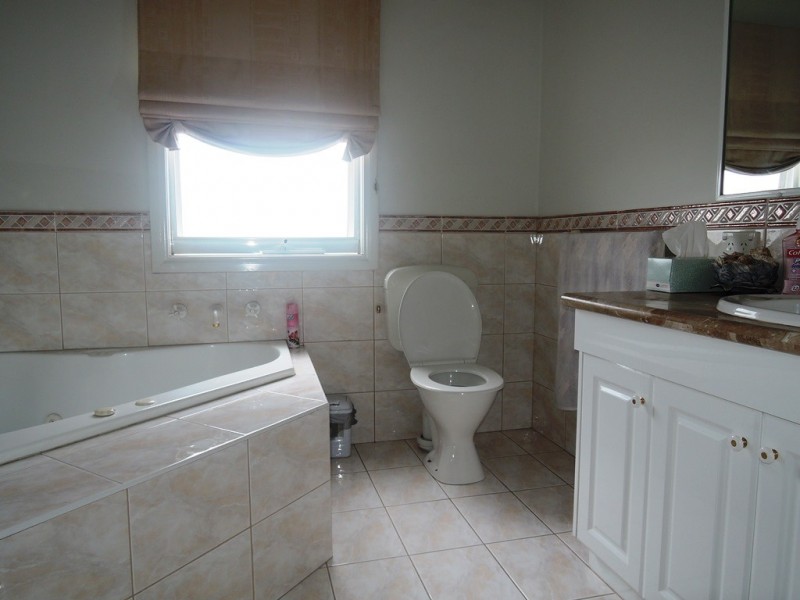 2/1 Braeside Drive, Doncaster VIC 3108