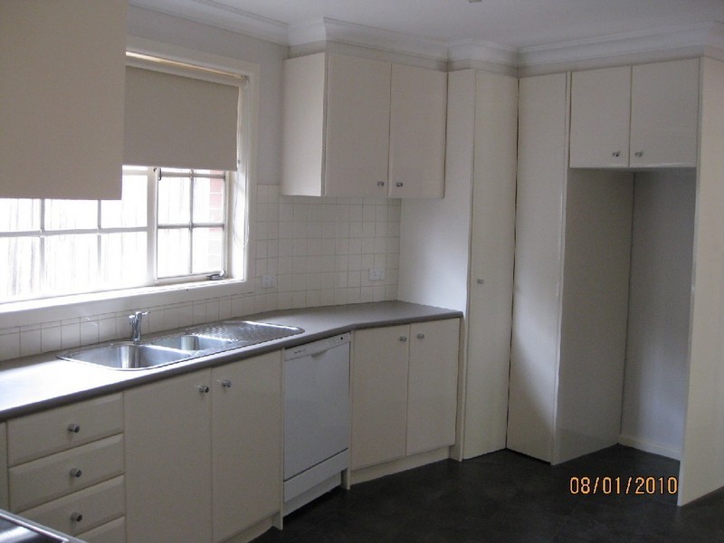 27 Glenfern Avenue, Doncaster VIC 3108