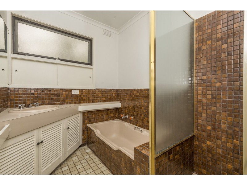 15 Fairbank Crescent, Templestowe Lower VIC 3107