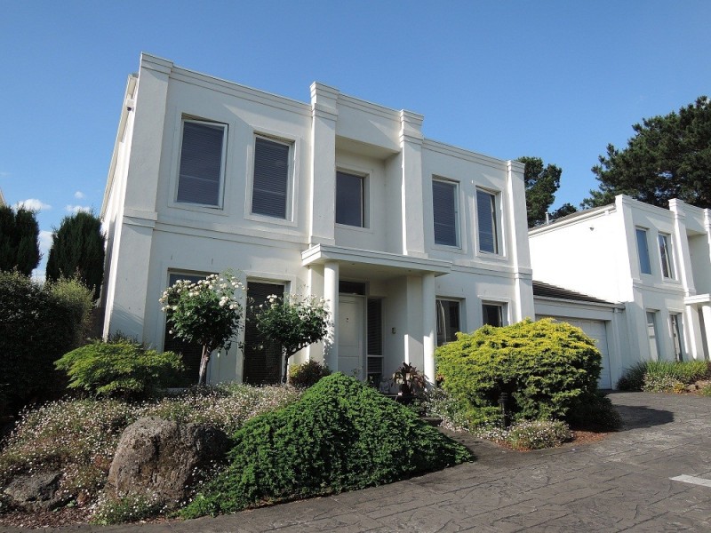 3/4 Cherry Blossom Court, Doncaster East VIC 3109