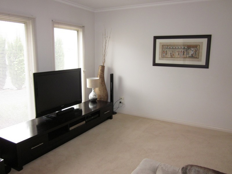 3/4 Cherry Blossom Court, Doncaster East VIC 3109