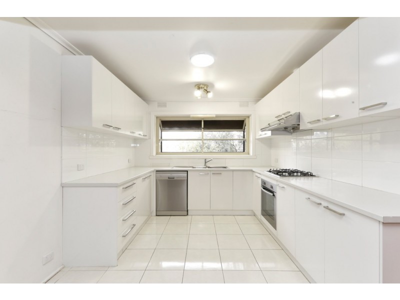 8 Lansell Drive, Doncaster VIC 3108