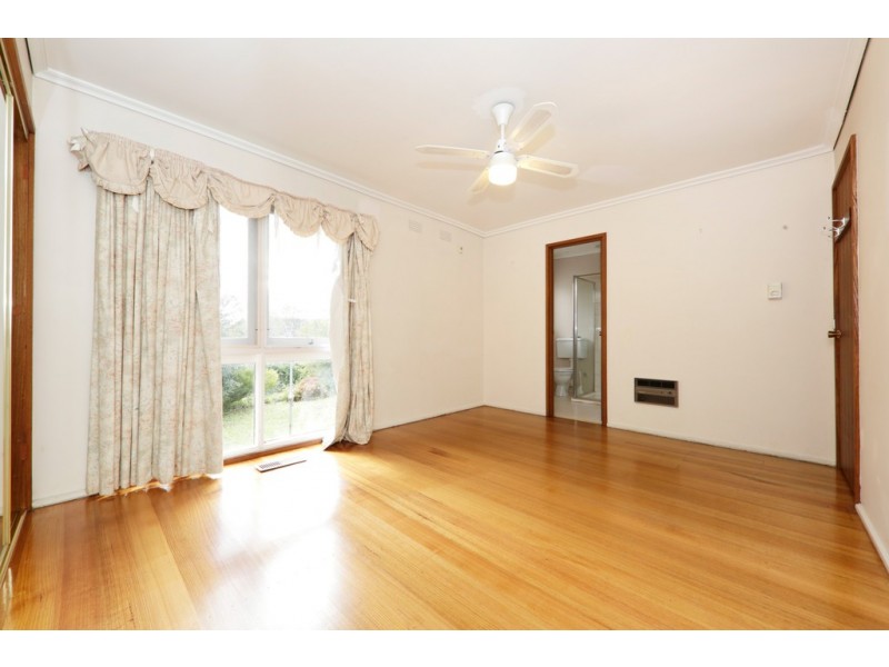 8 Lansell Drive, Doncaster VIC 3108