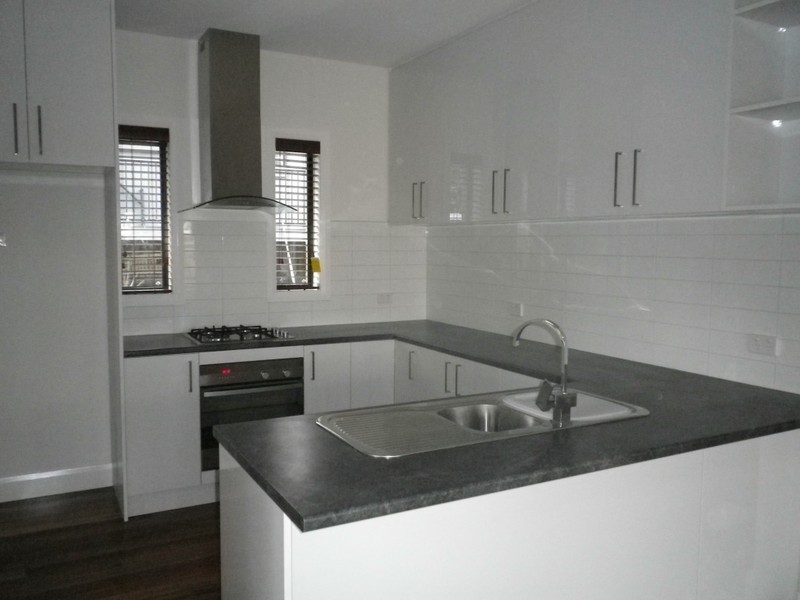 2/15 Dion Street, Doncaster VIC 3108