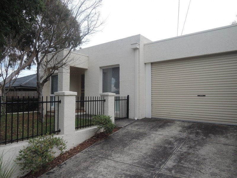 1/3 Calvin Crescent, Doncaster East VIC 3109