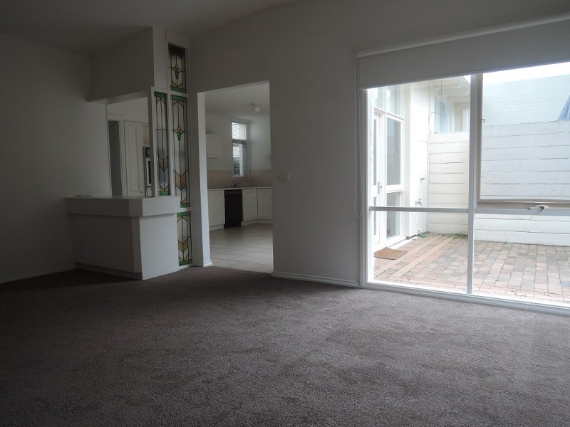 1/3 Calvin Crescent, Doncaster East VIC 3109