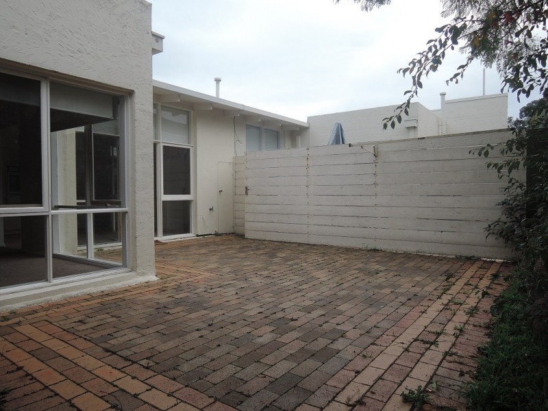 1/3 Calvin Crescent, Doncaster East VIC 3109