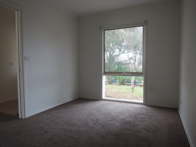 1/3 Calvin Crescent, Doncaster East VIC 3109