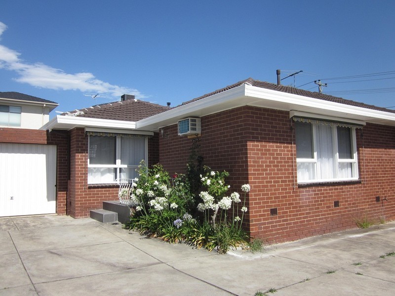 2/1A Beverley Street, Doncaster East VIC 3109