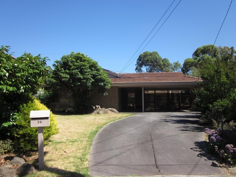 10 Scenic Rise, Doncaster VIC 3108