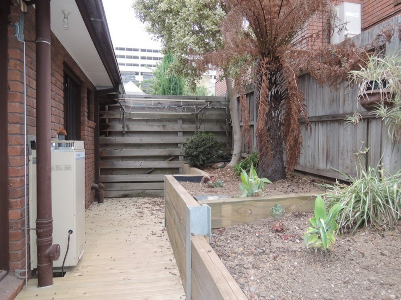 2/33 Westfield Drive, Doncaster VIC 3108