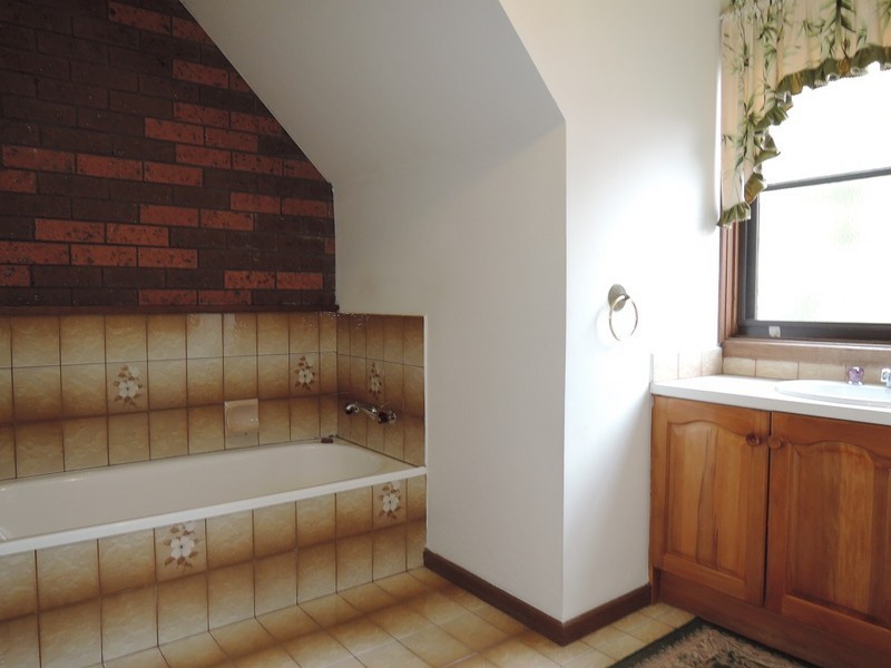 2/33 Westfield Drive, Doncaster VIC 3108