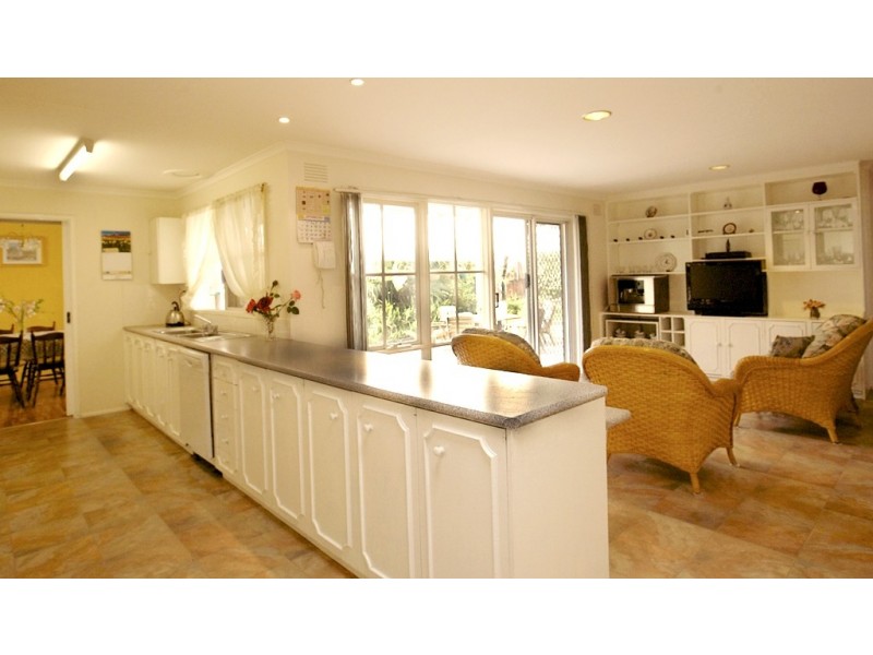 16 Newmans Road, Templestowe VIC 3106