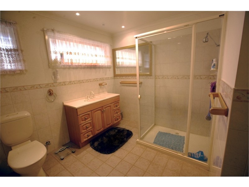 16 Newmans Road, Templestowe VIC 3106