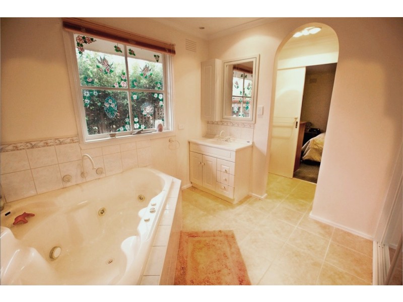 16 Newmans Road, Templestowe VIC 3106