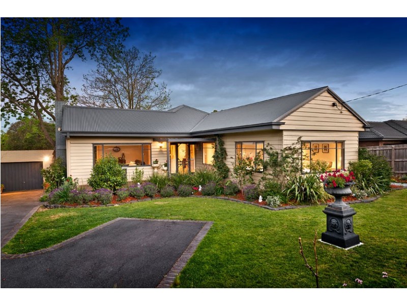 35 Halls Parade, Mitcham VIC 3132