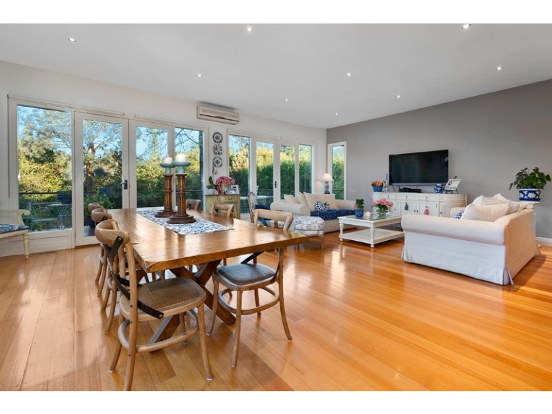 35 Halls Parade, Mitcham VIC 3132