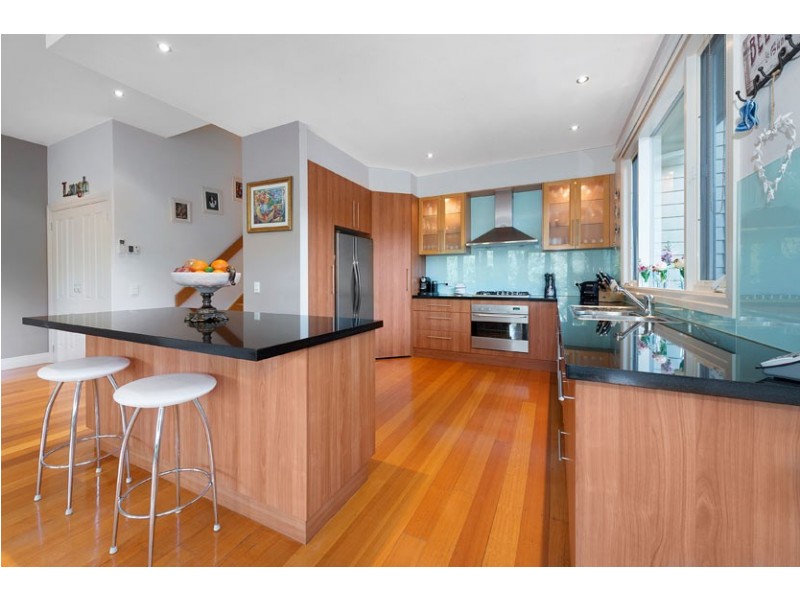 35 Halls Parade, Mitcham VIC 3132