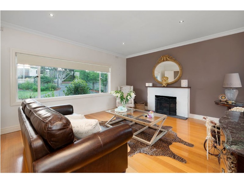 35 Halls Parade, Mitcham VIC 3132