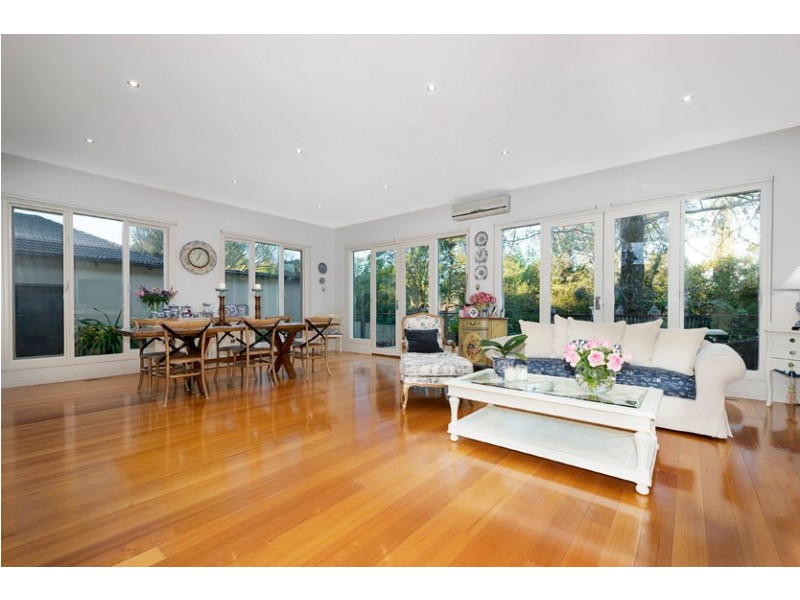 35 Halls Parade, Mitcham VIC 3132