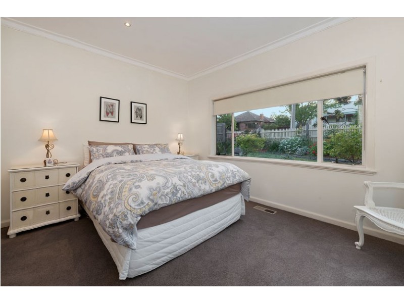 35 Halls Parade, Mitcham VIC 3132