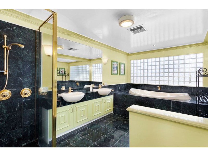 68 Church Rd, Doncaster VIC 3108