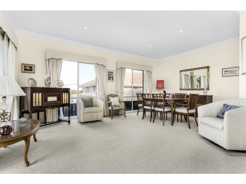 1/106 Leeds Street, Doncaster East VIC 3109