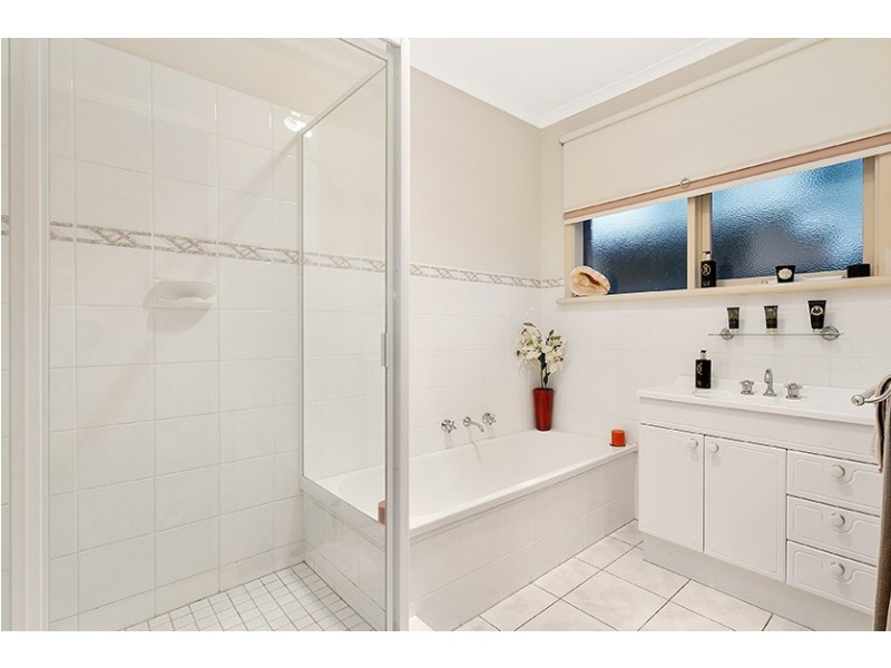 15 Telopea Ave, Doncaster East VIC 3109
