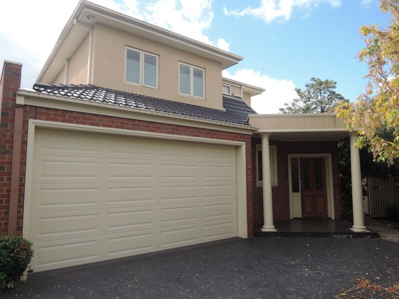 2/5 Olron Rise, Doncaster East VIC 3109