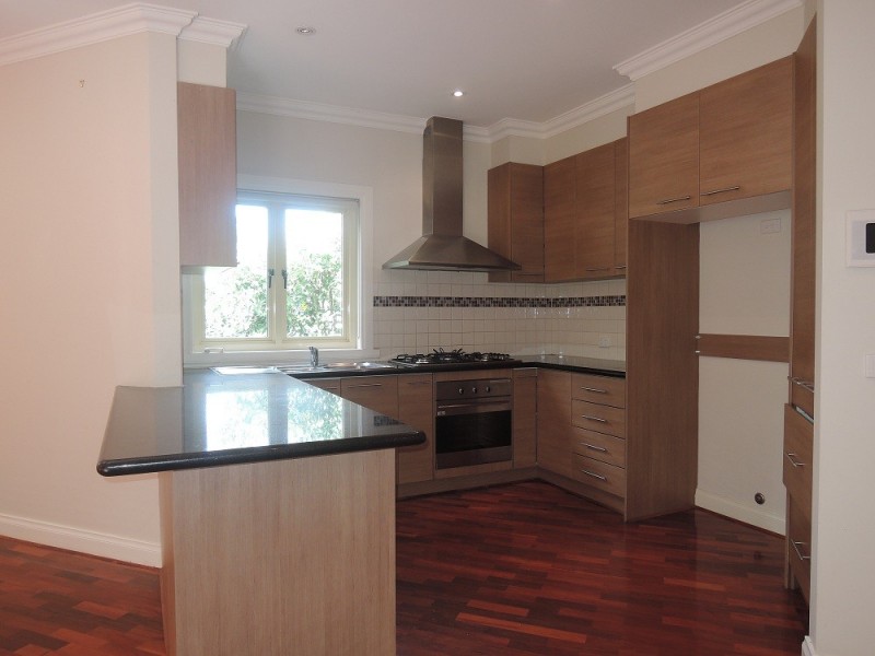 2/5 Olron Rise, Doncaster East VIC 3109