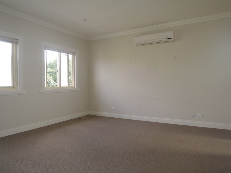 2/5 Olron Rise, Doncaster East VIC 3109