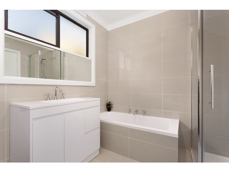 1/8 Glenview Road, Doncaster East VIC 3109