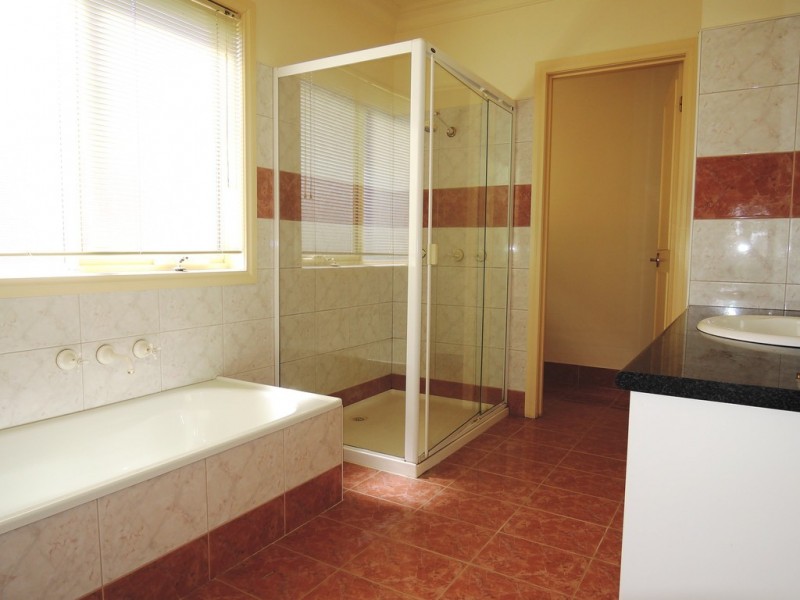 8 Park Hill Way, Doncaster VIC 3108