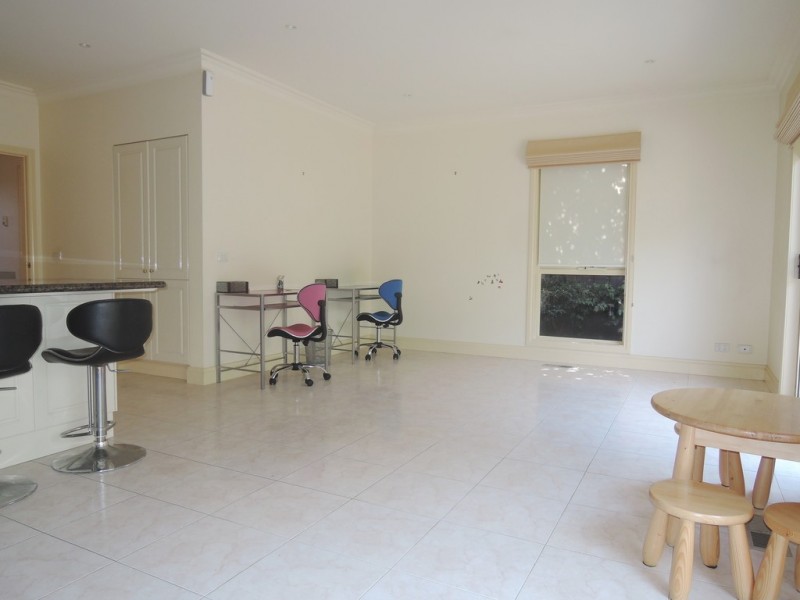 8 Park Hill Way, Doncaster VIC 3108