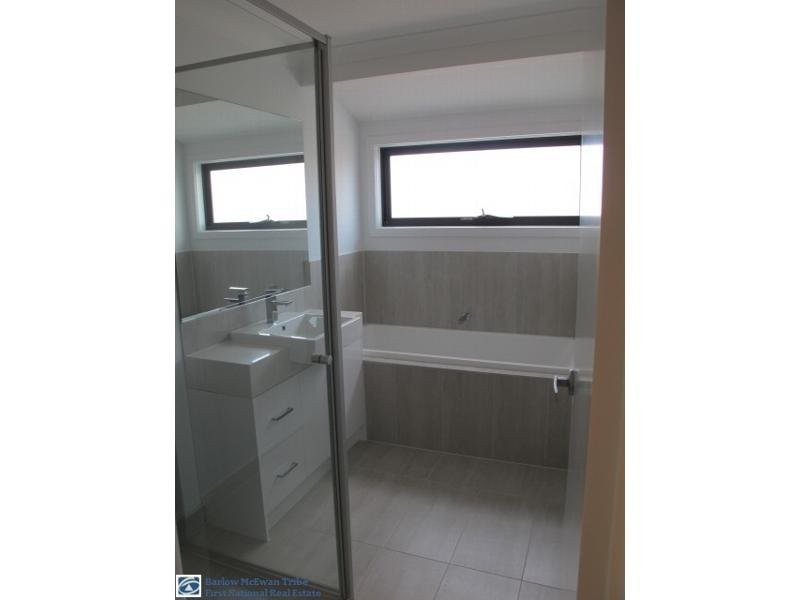 2/20 Lynch Road, Brooklyn VIC 3012