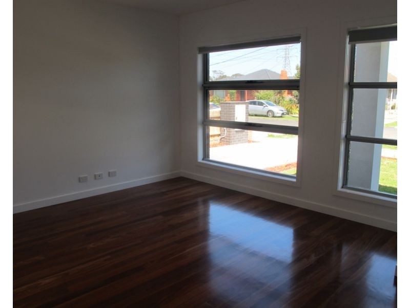 2/10 Richards Court, Brooklyn VIC 3012