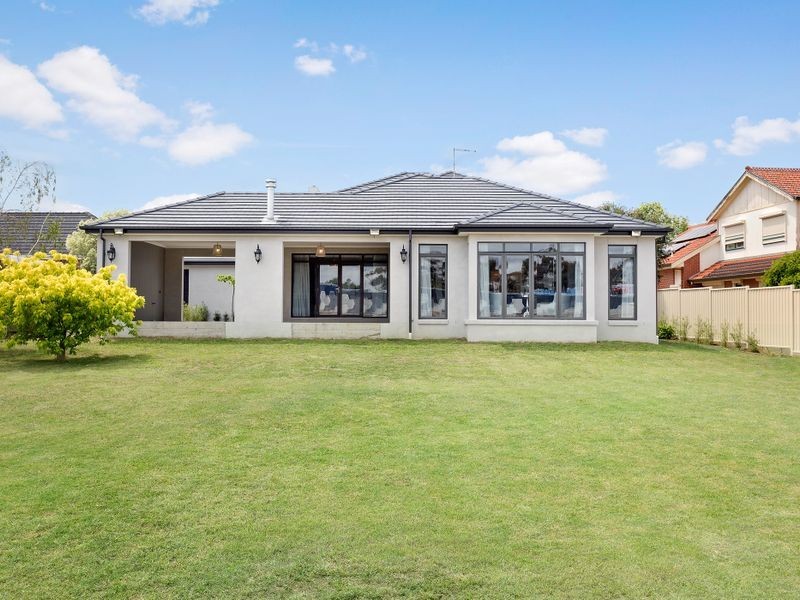 21 Drysdale Avenue, Taylors Lakes VIC 3038