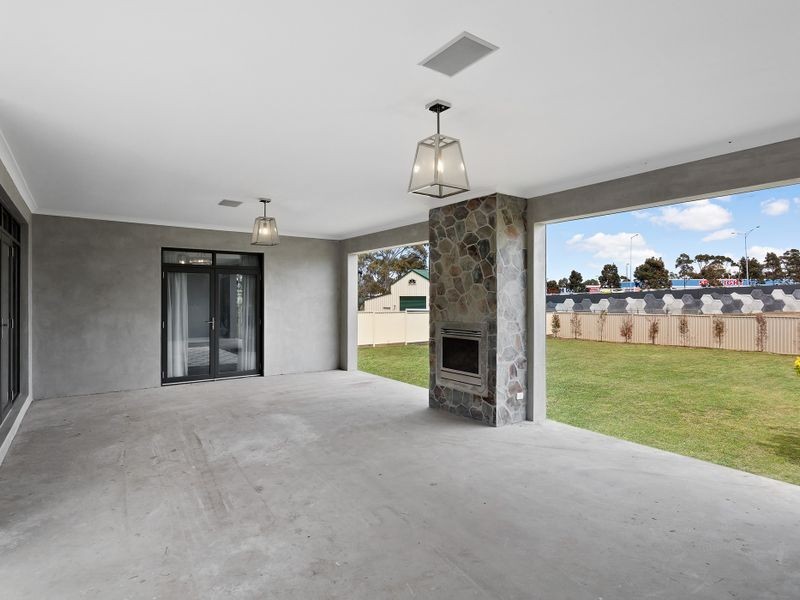 21 Drysdale Avenue, Taylors Lakes VIC 3038