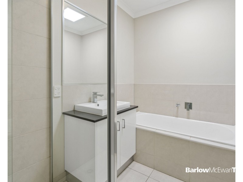 2/31 Marigold Avenue, Altona North VIC 3025