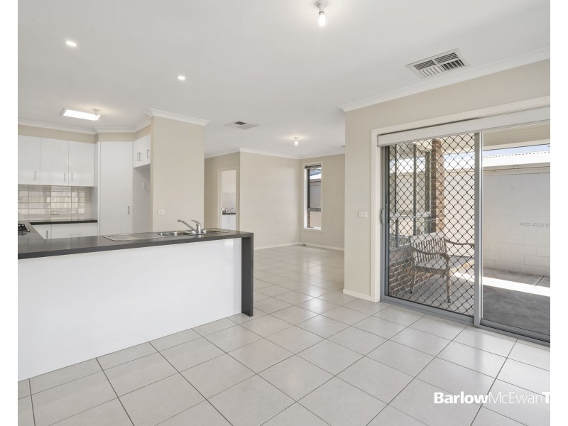 2/31 Marigold Avenue, Altona North VIC 3025