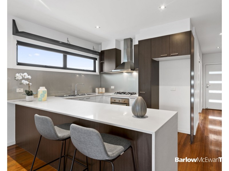 2/10 Laurie Street, Newport VIC 3015