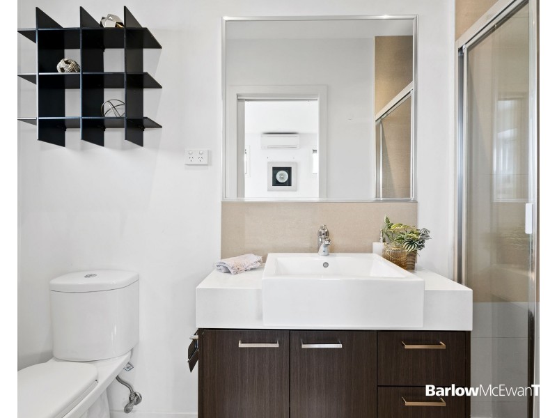 2/10 Laurie Street, Newport VIC 3015